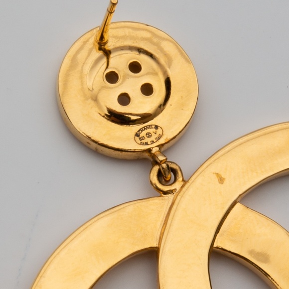 CHANEL RUNWAY BUTTON METAL LOGO LARGE DANGLE DROP STATEMENT EARRINGS (2021) - Picture 4 of 5